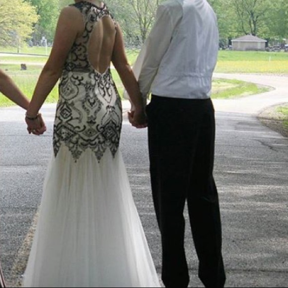 Prom dress - Picture 2 of 2